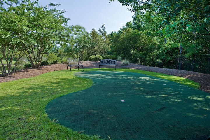 Mini-golf