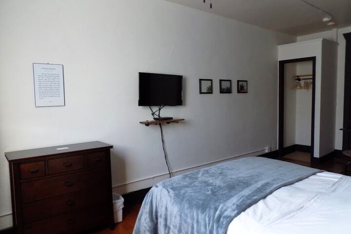 Room 6 of 63