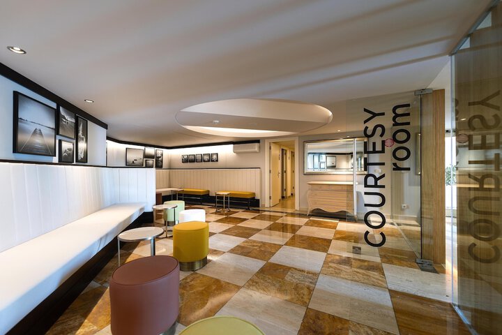 Business Center 180 of 242