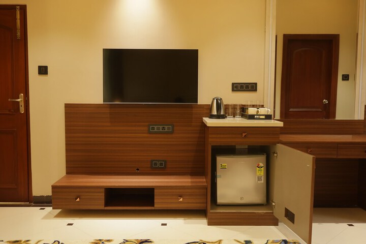 Room 32 of 65