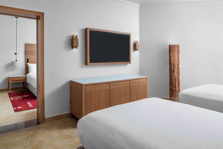 Room 33 of 199