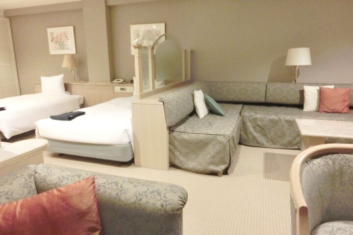 Room 9 of 66