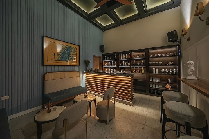 Lounge 20 of 43