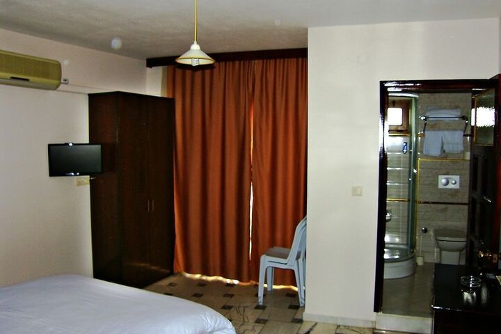 Room 11 of 23