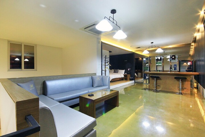 Room 22 of 47
