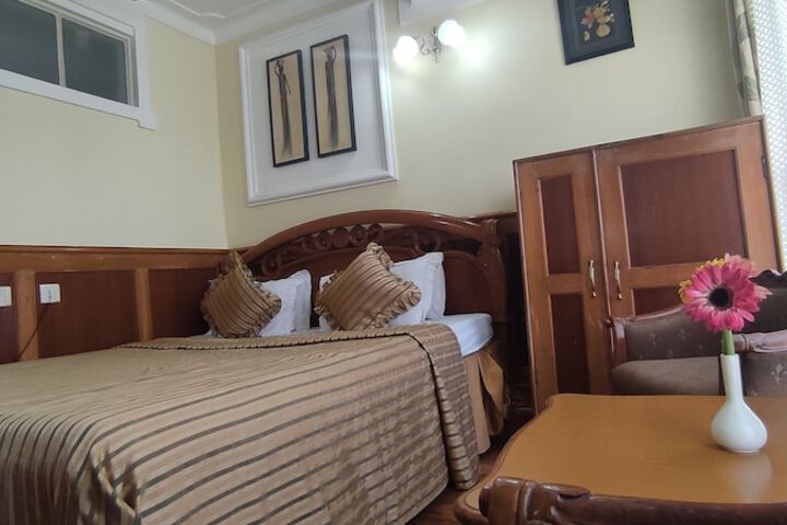 Room 15 of 32