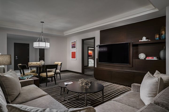 Room 14 of 211