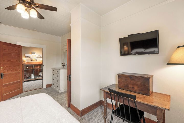 Room 21 of 113