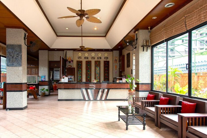 Entrance & Lobby