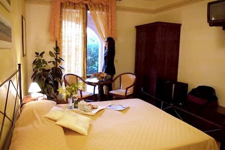 Room 10 of 51