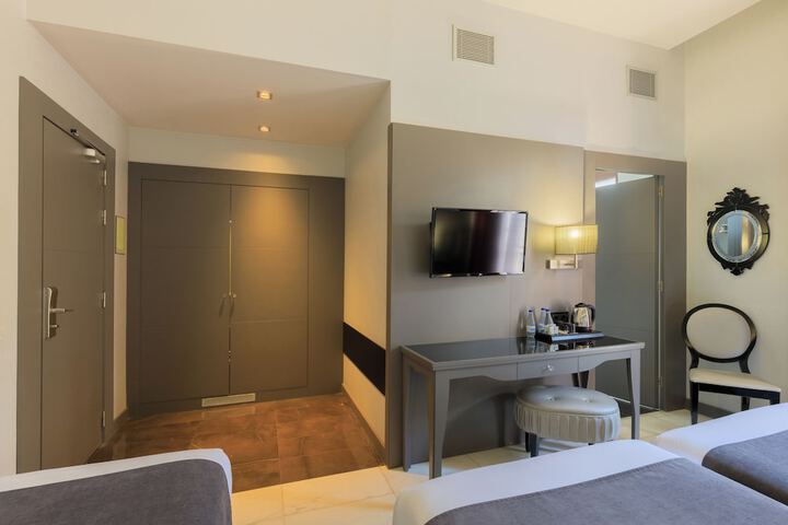 Room 6 of 88