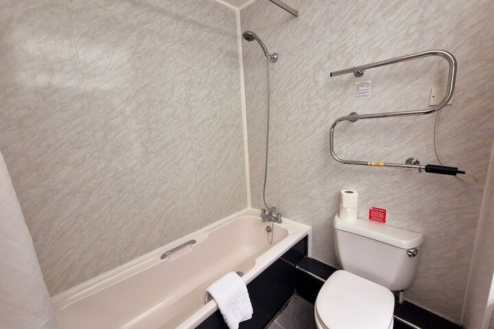 Room 42 of 64