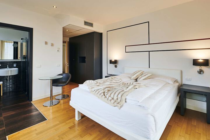 Room 18 of 84
