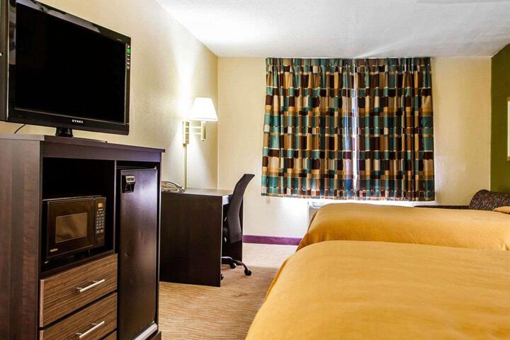 2 Queen Beds (9 of 21)