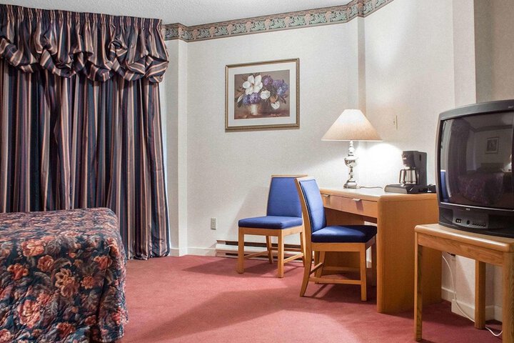 Room 13 of 19