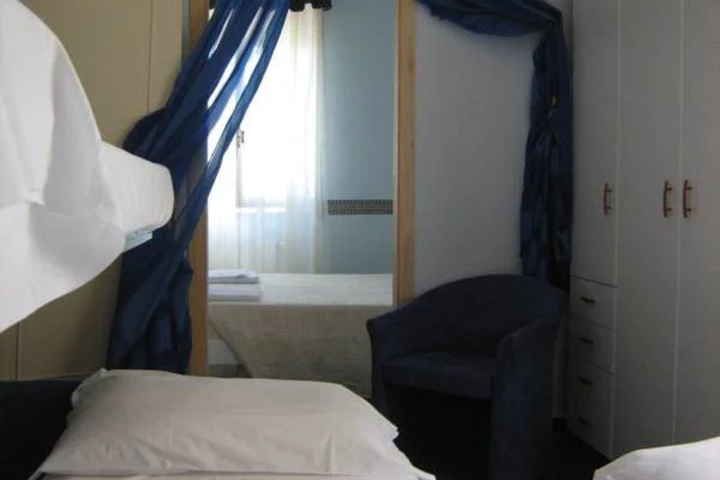 Room 9 of 9