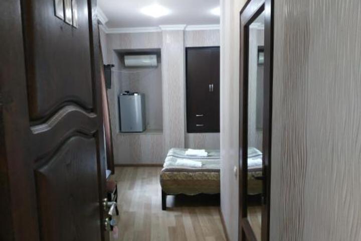 Room 4 of 32