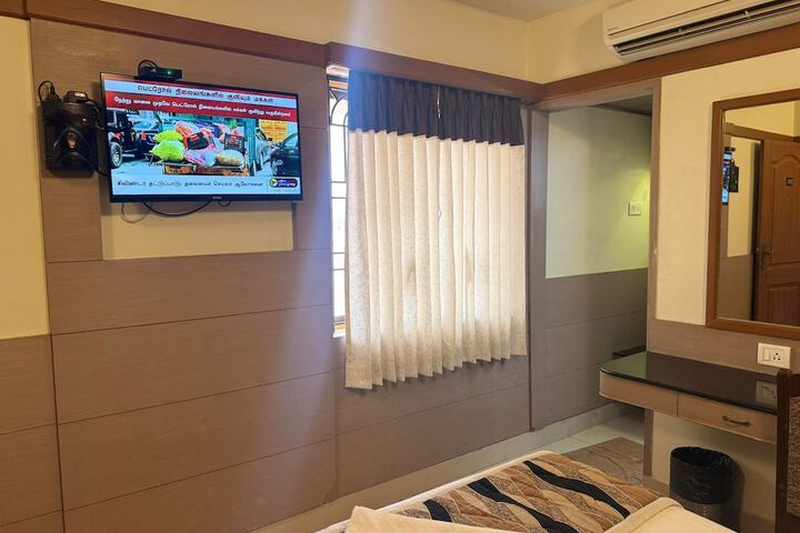Room 5 of 14
