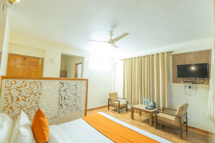 Room 6 of 31