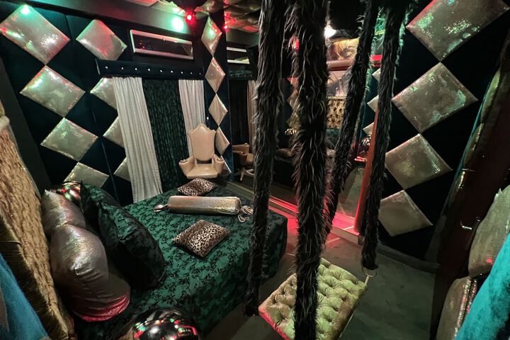 Room 4 of 96