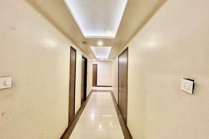 Ballroom/Hall 38 of 41