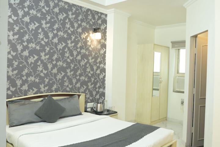 Room 10 of 19