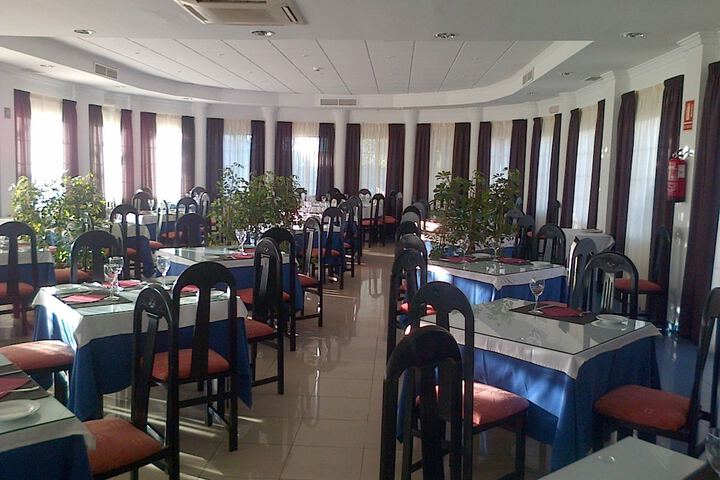 Dining 17 of 34