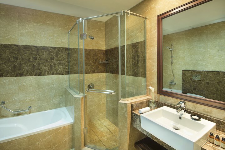 Room 15 of 32