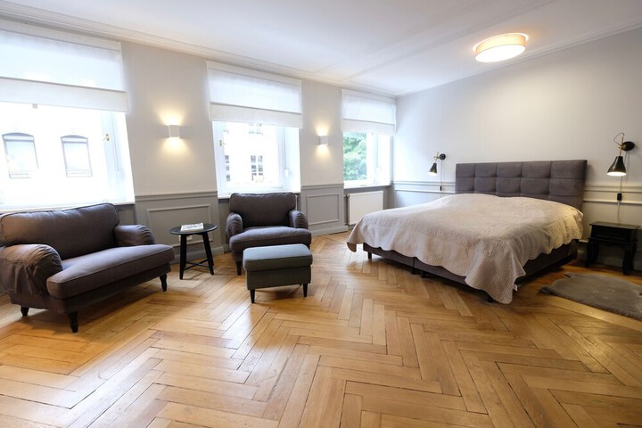 Room 6 of 32