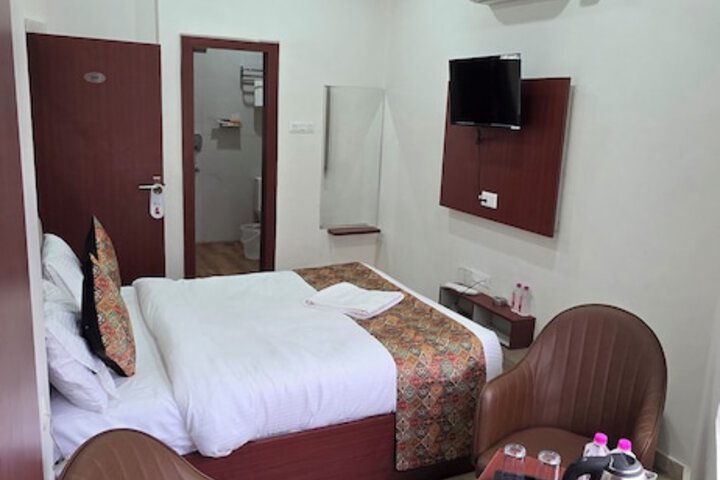 Room 8 of 28