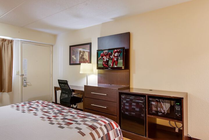 ADA Accessible Deluxe King (10 of 23)