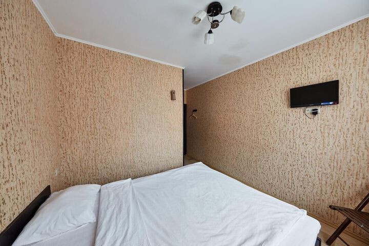 Room 4 of 25