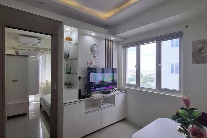 Room 5 of 11