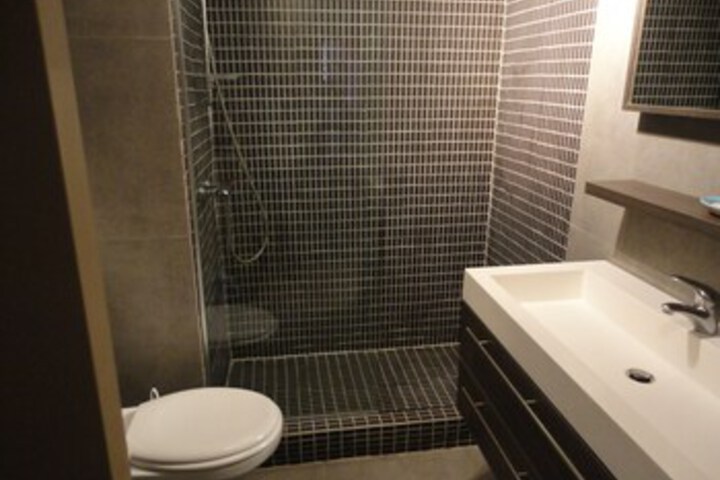 Room 2 of 14
