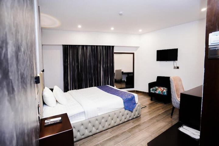 Room 21 of 77