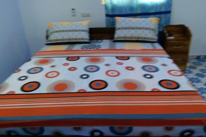 Room 4 of 8