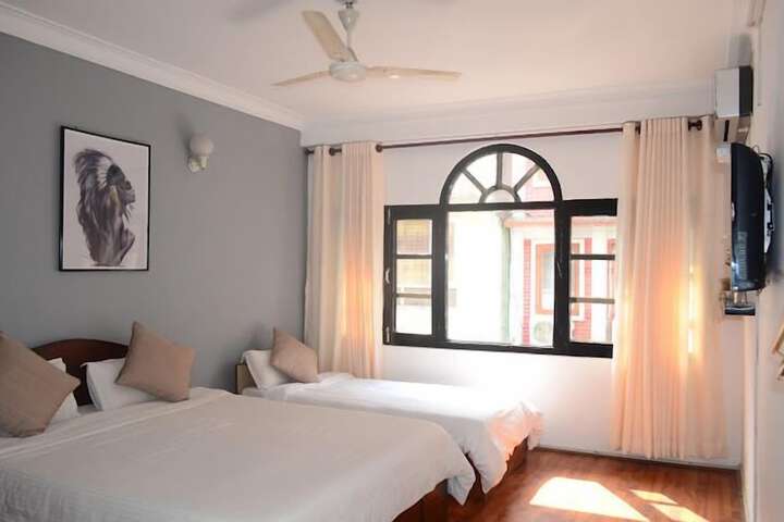 Room 4 of 7