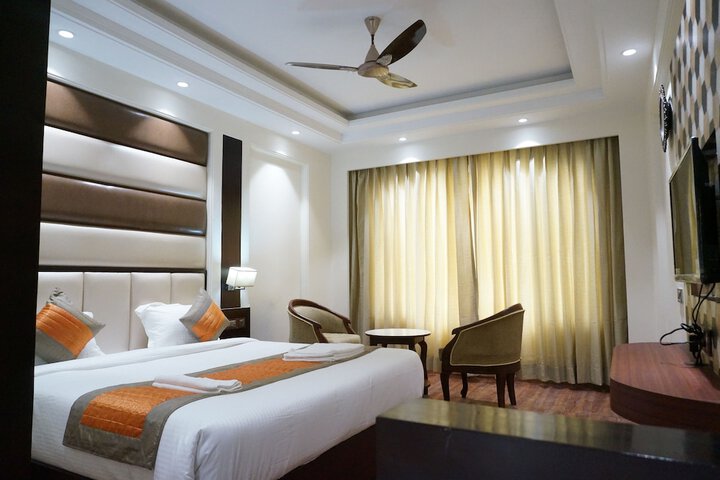 Room 10 of 26