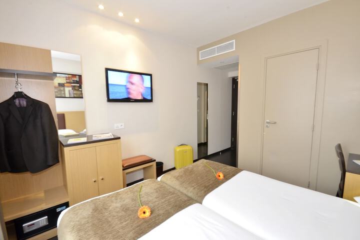 Room 16 of 48