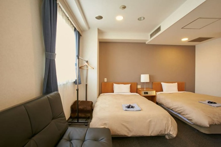Room 15 of 37