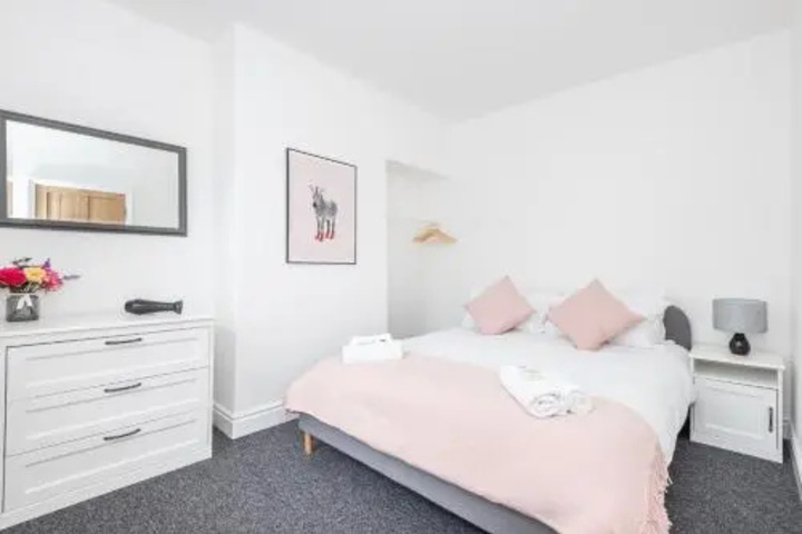 Room 3 of 9