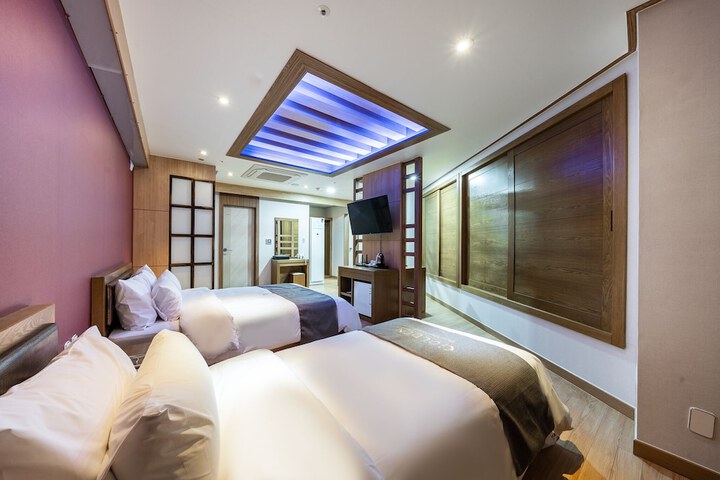 Room 28 of 91