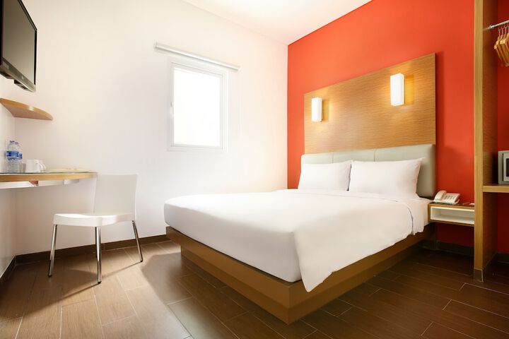 Room 9 of 28