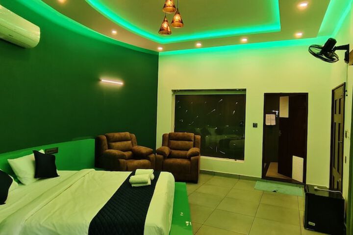 Room 18 of 33
