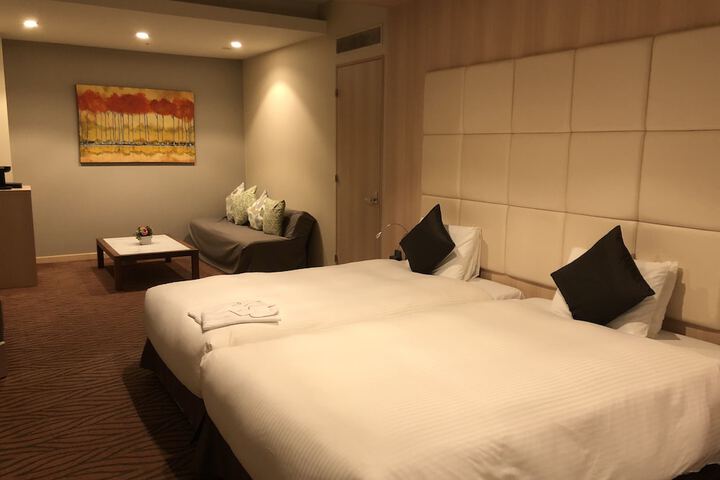 Room 9 of 38