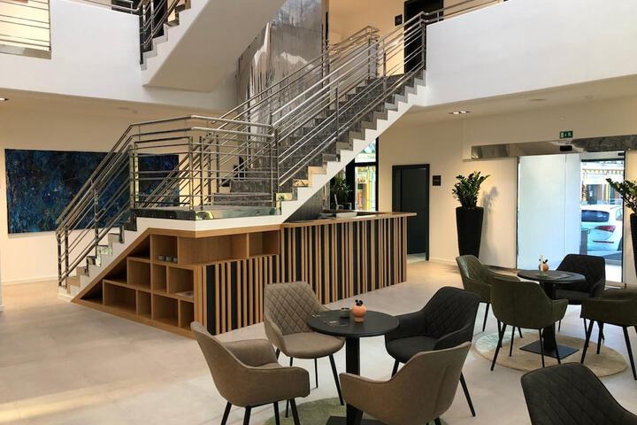 Guest Lobby