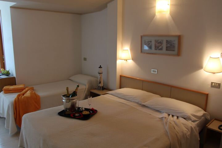 Room 6 of 26