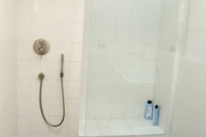 Room 2 of 10
