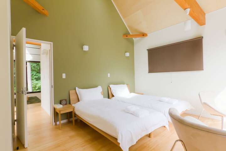 Room 9 of 38