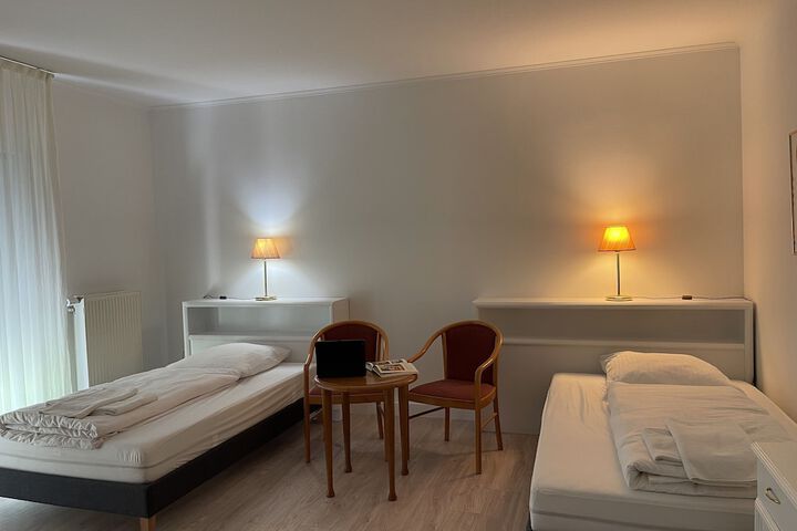 Room 11 of 50